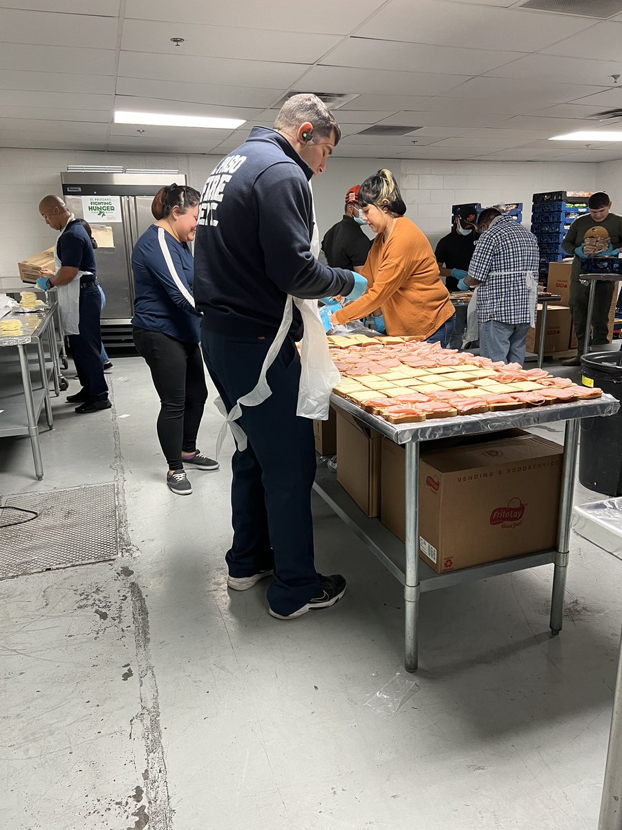 The El Paso stores had a great time volunteering at the food bank today! 1800 sandwiches were made and packaged to help fight hunger in our city! #D302 #0522 #8523 #0523 @Fuerstenberg15 <a href="/JosephZubia2/">Joseph Zubia</a>