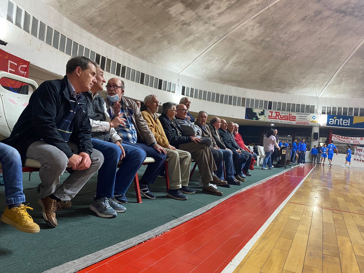 Que plantel 🤩
Los Tricampeones en su aniversario 50 🏆
#OlimpiaSomosTodos🔴⚪