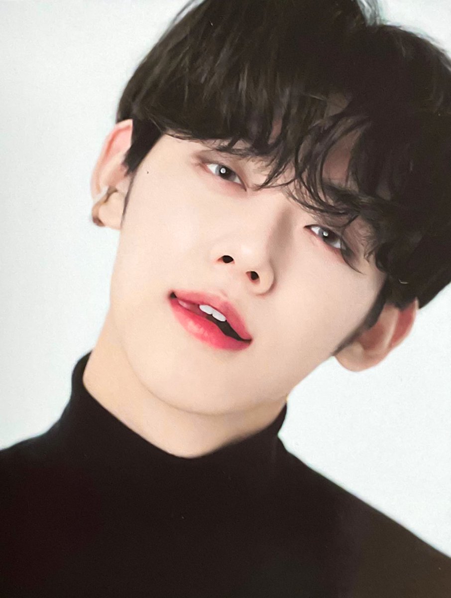 kooorong's tweet photo. 뽀삐 덮머에 검정 목폴라🤍🖤 난 이게 제일 좋았어 ㅠ.ㅠ,,, 귀에 이어커프도 넘 잘어울리고 무엇보다 짱 잘생겼어🥹 https://t.co/Uhc8gY7Usm