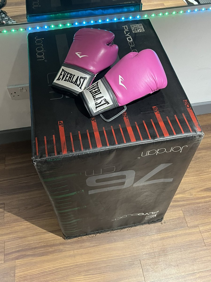GorillaManFitn1's tweet photo. 6am Sparring with a client πͺπ§ββοΈπββοΈποΈββοΈπͺβ₯οΈ #fitnessmotivation #newarkparkrun #goprohero7 #Thorline #salter #newarkhalfmarathon #maxiteams #wellyx #alphadesigns #fitbit #anytimefitness #britishredcross #precisionnutrition #wrightfoundation #homegym #yorkfitness #strava #BMC https://t.co/nEgz2CbsTn