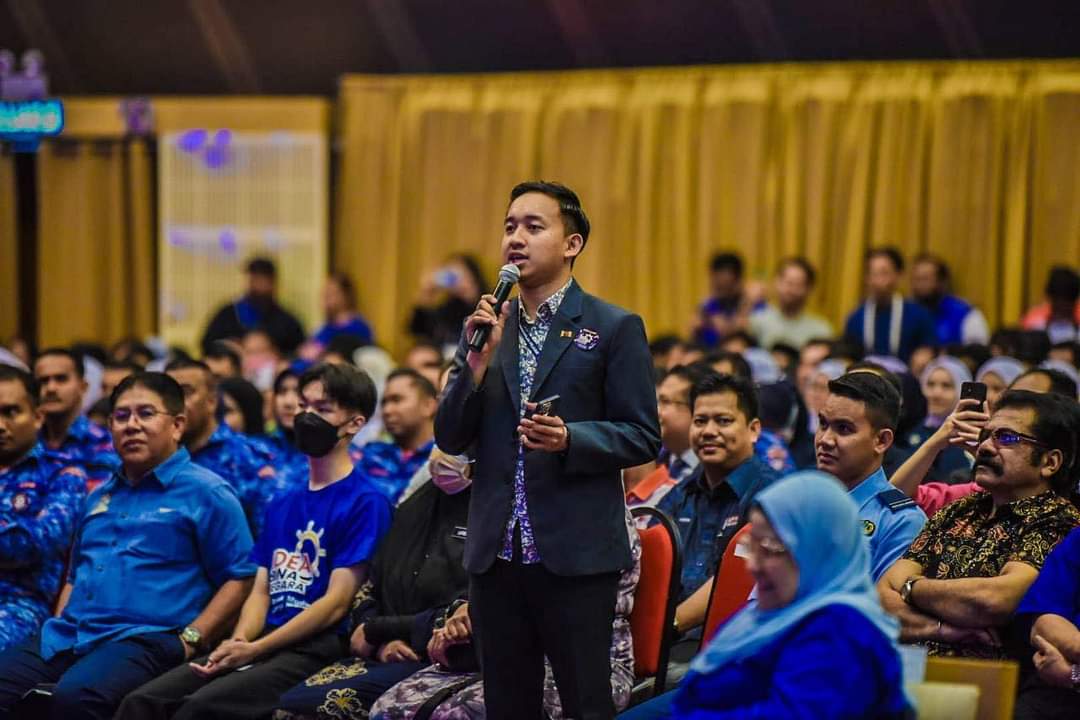 AnanthanSoma's tweet photo. Menghadiri ke program Idea Bina Negara Anak Muda Keluarga Malaysia yang telah dirasmikan oleh YAB Dato' Sri Ismail Sabri bin Yaakob, Perdana Menteri Malaysia di UiTM Shah Alam.
#DrSAnanthan #TYTTSV #DSIS #MIC #keluargaMalaysia https://t.co/VpCwundXn9