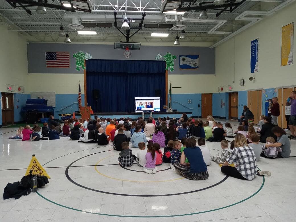 melpatterson803's tweet photo. We gathered together today to watch and learn from the NBA’s Steph Curry “live” as he read aloud a snippet from his new book and gave advice on how to never give up, be “present” in the moment, be brave, be kind, and do your best! #gatorsREAD #oceangateEDU @MicrosoftFlip https://t.co/J3IZUw0aDv
