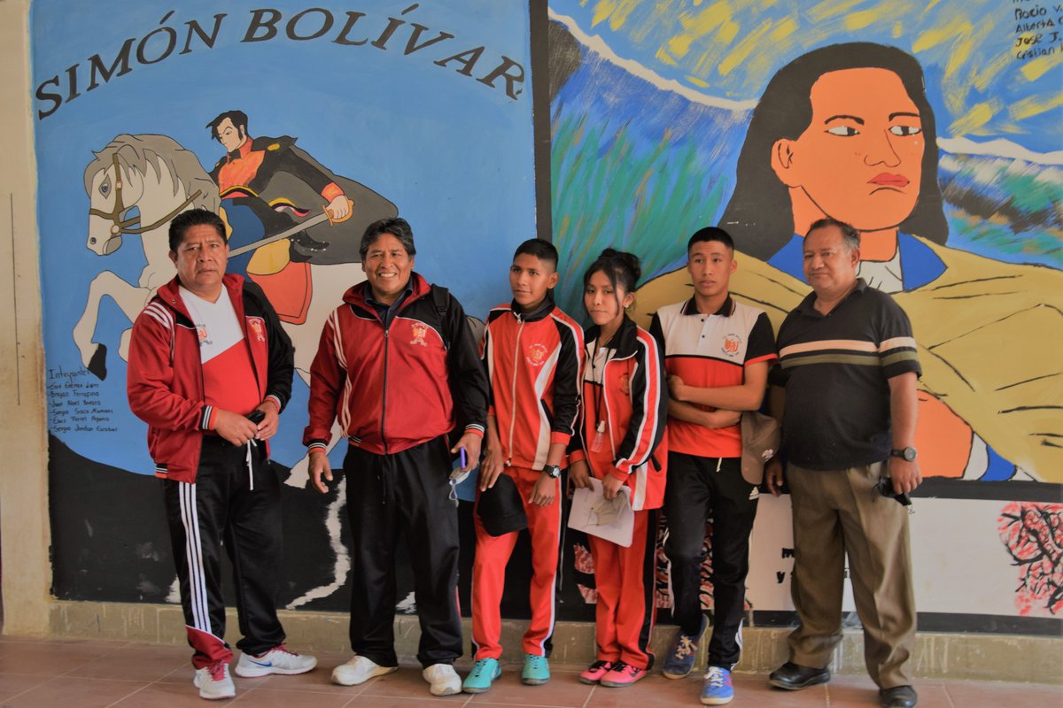 TEDCochabamba's tweet photo. Anthony Perez, Ángeles Andrea Saavedra Reyes, Alison Soliz y Juan Orlando Cari, estudiantes de la Unidad Educativa Simón Bolívar “B” (Arbieto), competirán este miércoles en la semifinal de las Olimpiadas de la #DemocraciaIntercultural2022 https://t.co/gxQb6K6YHT
