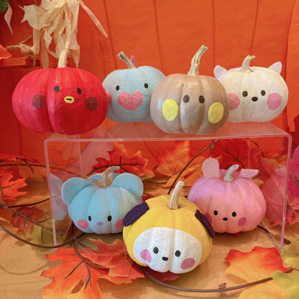 missritabook's tweet photo. Annual BT21 mini pumpkins. This time, Minini edition! 😊 Happy Halloween! 🎃 https://t.co/dI2uC7FRrd