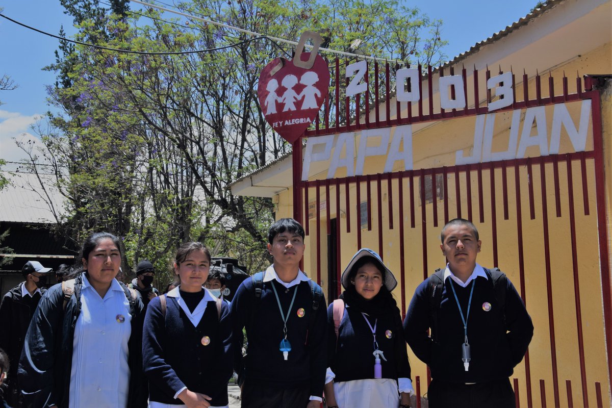 TEDCochabamba's tweet photo. Jossue García, Marian Nicole Pardo, Gerson Delgadillo y Lesly Saravia estudiantes de la Unidad Educativa Papa Juan “B” Fe Alegría (San Benito), competirán este miércoles en la semifinal de las Olimpiadas de la #DemocraciaIntercultural2022 https://t.co/pxfZTzVdsS