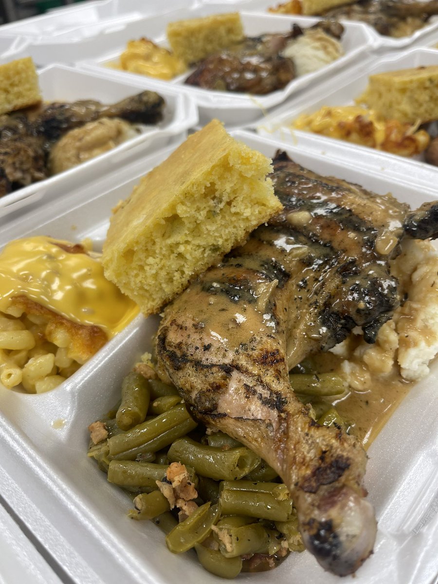 Chef_McCoy's tweet photo. Cutting Edge Cafe #nodaysoff #theyworkhard @EISD_CTE #wecater https://t.co/LGZTjpEkl8