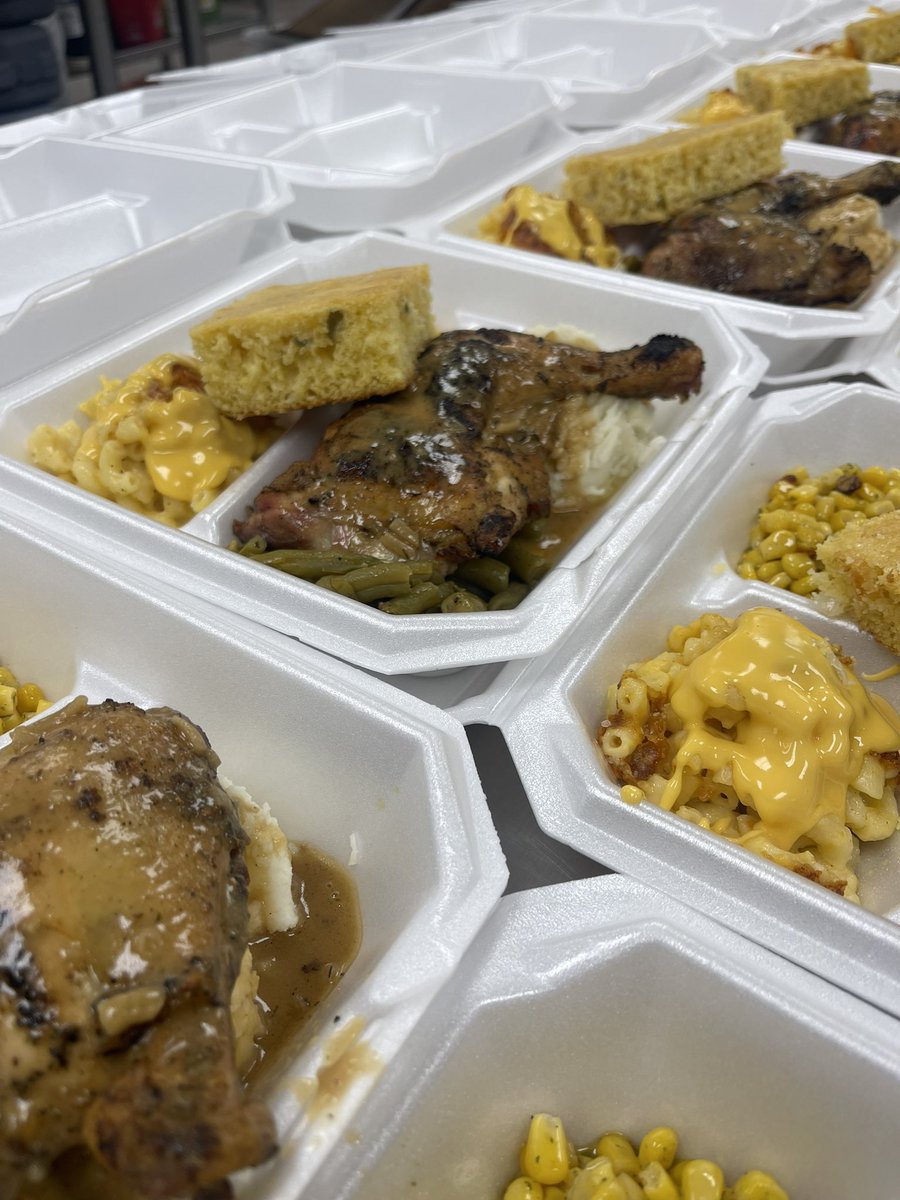 Chef_McCoy's tweet photo. Cutting Edge Cafe #nodaysoff #theyworkhard @EISD_CTE #wecater https://t.co/LGZTjpEkl8