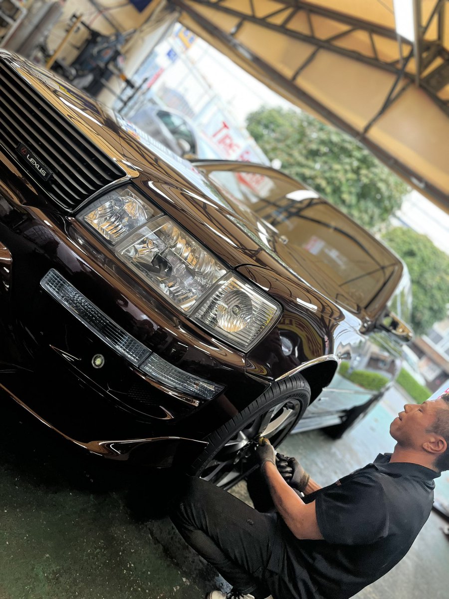 tirefitter_'s tweet photo. 【激渋激アツ🔥】
事務員スズキ、
撮影しながら終始大興奮でした🥹
セルシオLS400様のご来店です😍❤️🔥
VIPカーが好きな方は
いいね👍するしかないッ‼️
#セルシオls400 #旧車好き集まれ
#VIPカー好き集まれ #かっこいい
#激渋激アツ #セダン #atrsport
#davanti #dx640 #タイヤ交換
#イケイケ https://t.co/iafawsFD0k