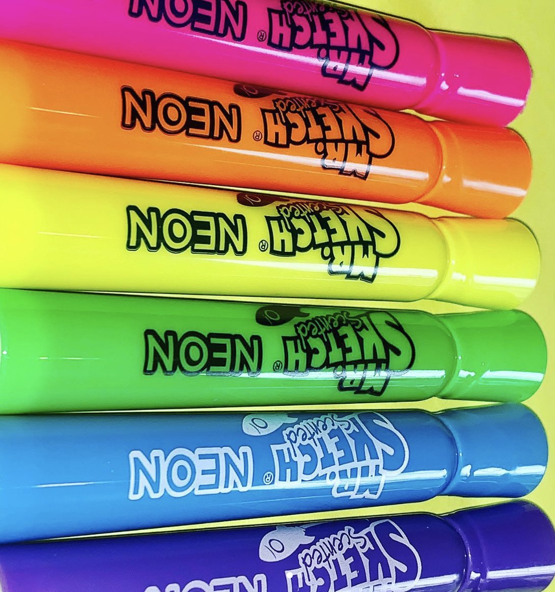 Ms_Sheapp's tweet photo. Who else cannot get enough of “teacher markers”?! 🖍
I love all the colors, and these are both of my favorite brands. 💕 I don’t even think I could pick between the two, @sharpie or @mrsketchscented, except for the difference in colors. What is your favorite? #markers #educ502 https://t.co/dYj5i5Mpwn