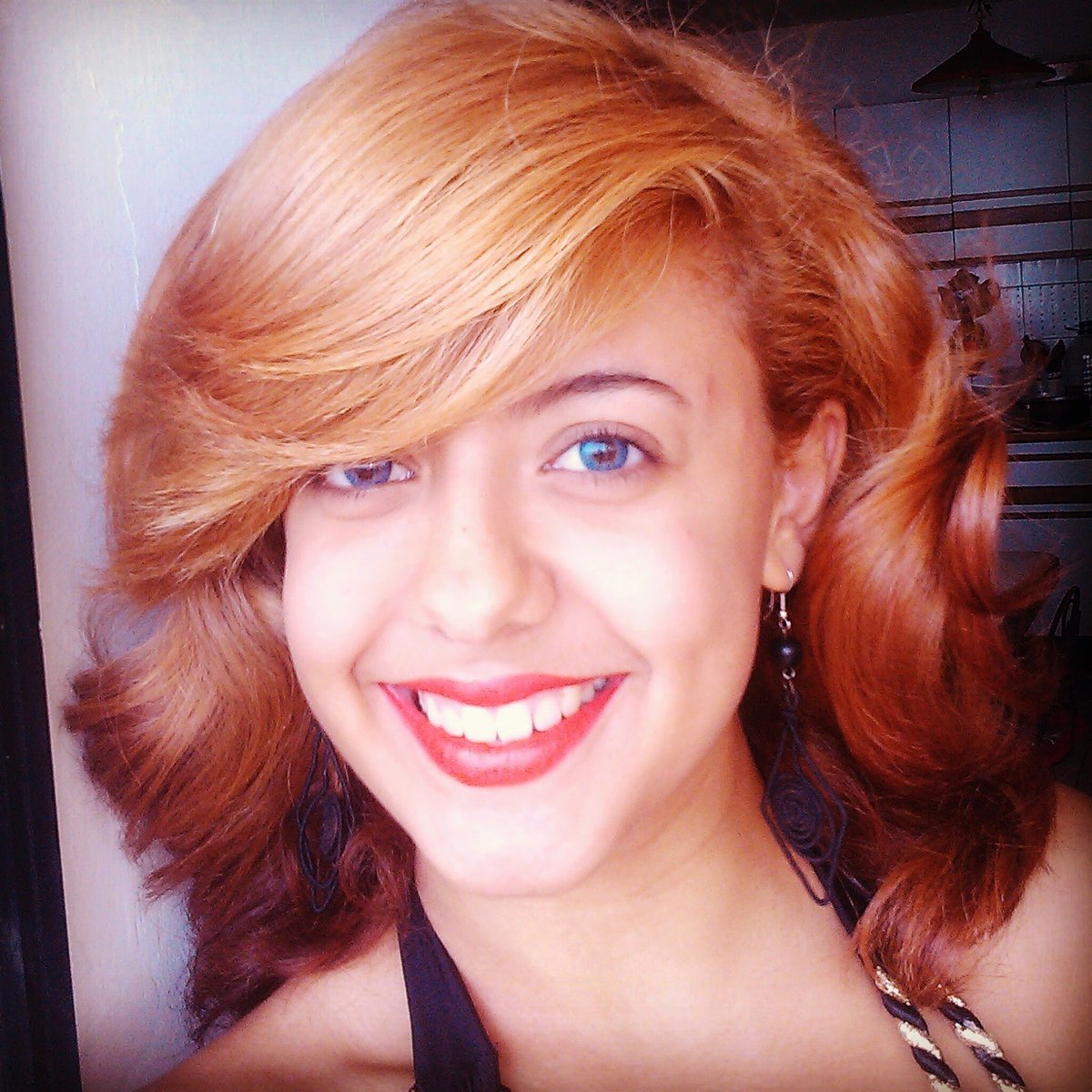 17mesesembarazo's tweet photo. Hace días les dije que les iba a subir una foto de cuando tenía complejo de rubia no?🙄 Aquí está pues, usaba lentes d contacto AZULES🤦🏻♀️y ajá el cabello así... La rubia ojos azules ajuro pues #bienbello #rubiaajuro #quefea https://t.co/Ad0074fQmq