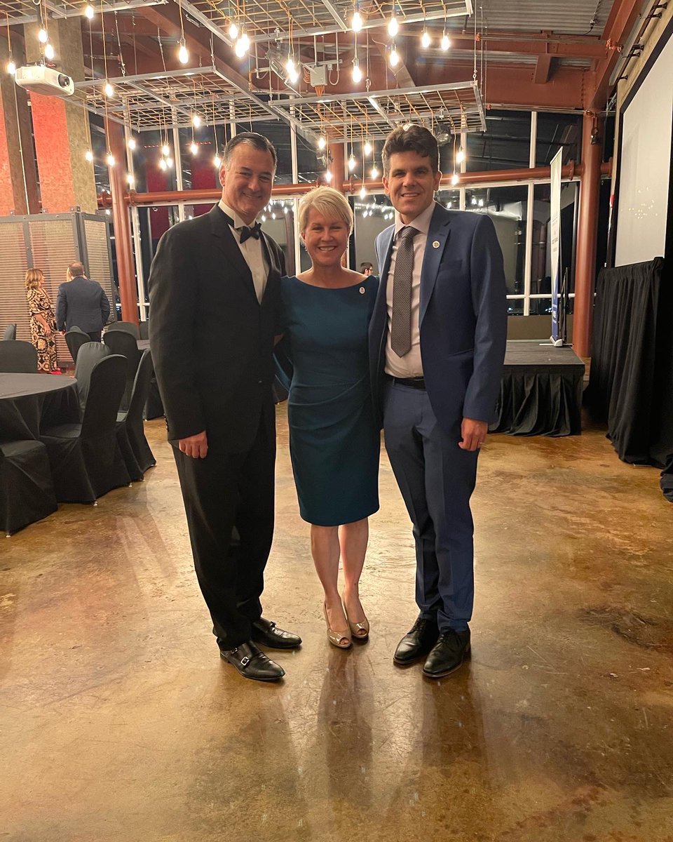 AndrewDowieMPP's tweet photo. It was an incredible night to celebrate Jennifer Jones who received a Lifetime Achievement Award from @WERCofC  Congratulations Jennifer!  #windsor #tecumseh https://t.co/ddYMKF9HHm