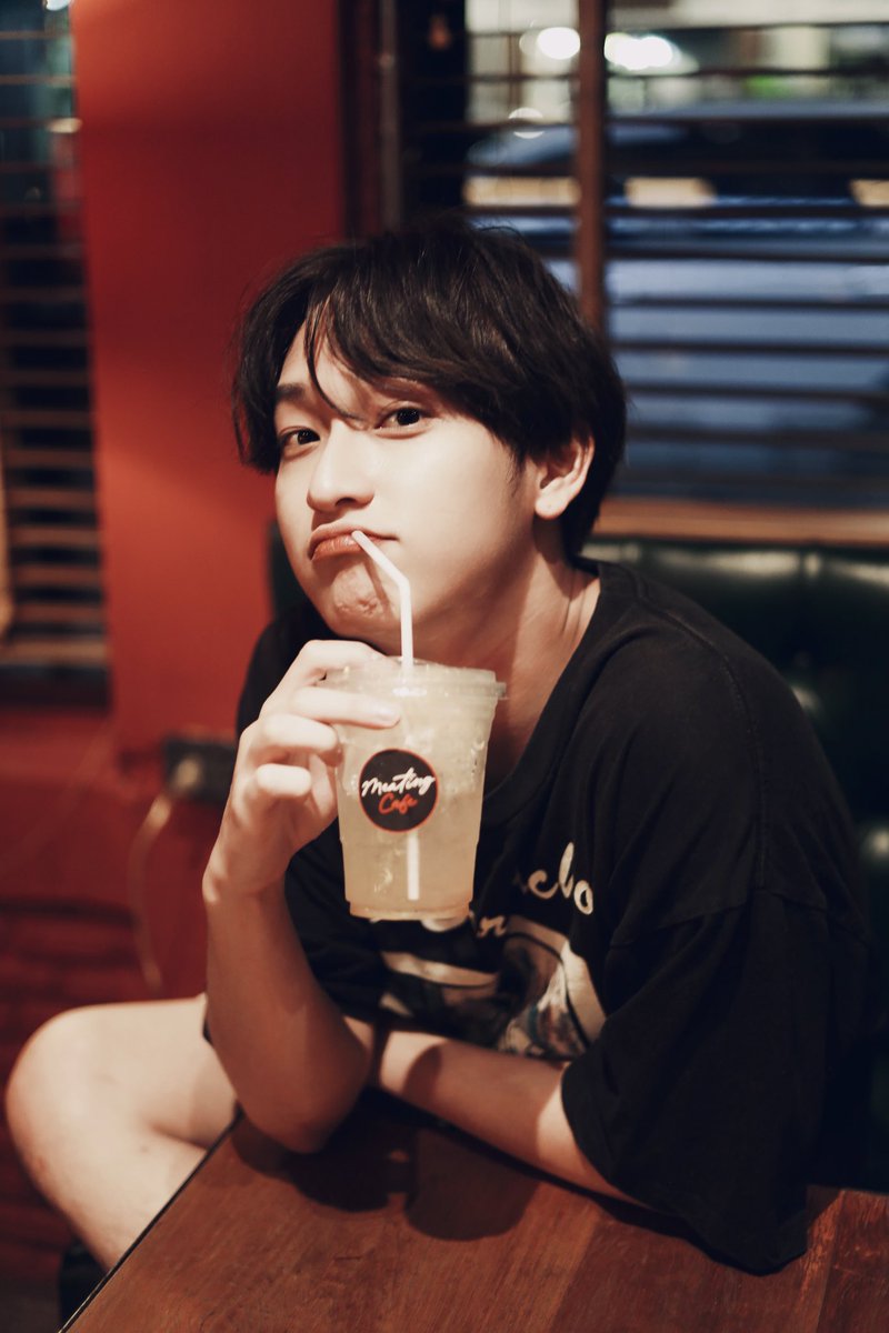 chimon_official's tweet photo. หน้าดื้อออออ 😈🍹
@Chimonac 
#ชิม่อนไงจะใครหล่ะ 
#ChimonWachirawit https://t.co/Vmb6iNHlZz