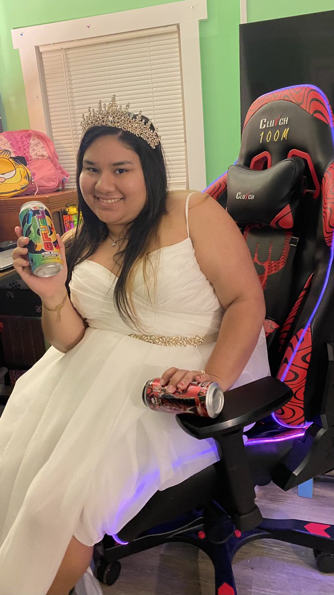 swordsXD's tweet photo. #GFUELPEWDIEPIE @GFuelEnergy Need some Pewds GFULE to help me with my big day coming up! Long fan of Felix longer fan of gaming!#hopeitsnottoolate https://t.co/4LRdfOF32E