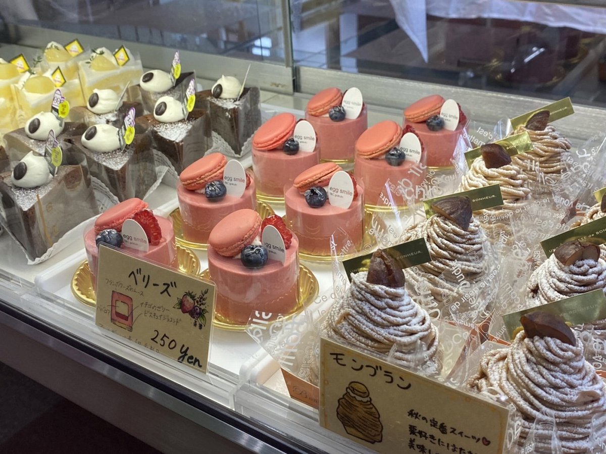tbcoyama's tweet photo. 学生スイーツ店「egg smile」が11：30よりオープン！！
現在もとても多くのお客様にご来店いただいております！ https://t.co/LiyHFz2Hrs