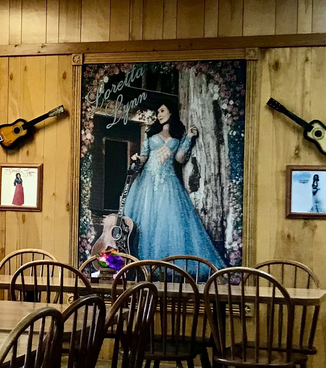 RIP Loretta Lynn

#countrymusic #grammy #LorettaLynn #Tennessee #Kentucky #CoalMinersDaughter