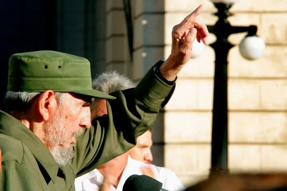 #FidelPorSiempre Fidel es un caudal inagotable de sabiduría, Fidel es una interminable ejemplo de Civismo.  #FidelEsFidel #FidelVive
<a href="/QueipoRuiz/">Joel Queipo Ruíz</a> <a href="/RPolancoF/">Rogelio Polanco Fuentes</a> <a href="/ErnestoSV8/">Ernesto Santiesteban Velázquez</a> <a href="/JulioCERHolguin/">Julio Cesar Estupiñan Rodriguez</a> <a href="/DrRobertoMOjeda/">Dr. Roberto Morales Ojeda</a> <a href="/PartidoPCC/">Partido Comunista de Cuba</a> <a href="/UHoPcc/">PCC Universidad de Holguín</a> <a href="/EjrcitoOrienta1/">Ejército Oriental</a> <a href="/MinfarC/">Minfar_Cuba</a> <a href="/DiazCanelB/">Miguel Díaz-Canel Bermúdez</a> <a href="/MeisiBWeiss/">Meisi Bolaños Weiss</a>