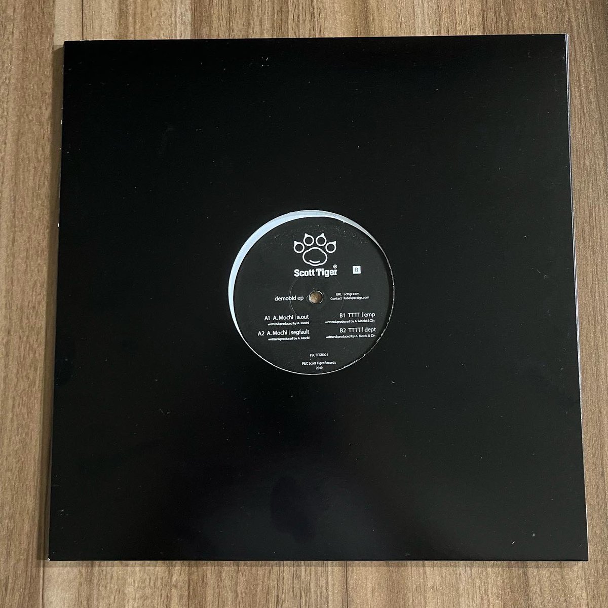 kaimartin's tweet photo. レーベル Scott tiger のdemobld epが事務所に届きました。
やっぱりアナログはいいな~
#dj #kai #djkai #oneword #onewordinc #phanpersie #onewordrecords #producer #musicproducer #music #dance #dancemusic #musicjob #japan #日本 #niigata #新潟市 #amochi #tttt #scotttiger #demobldep https://t.co/ZyFo9GDi6x