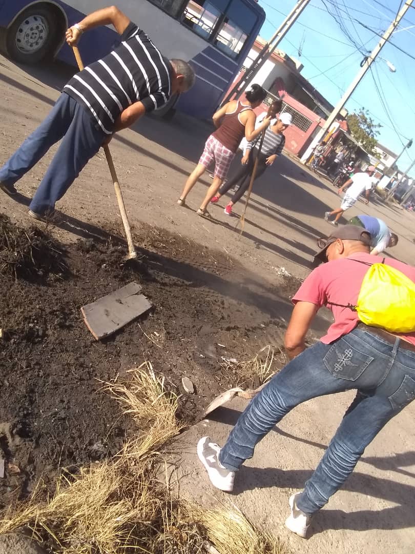 hamlet_valdes's tweet photo. Ver a los cubanos juntos recuperar su país es lo más bello que ha logrado la #RevolucionCubana  Solidaridad se nombra ese logro. #CubaViveyVence #CubaEsAmor #FuerzaCuba #FuerzaPinar #FuerzaMayabeque. @DiazCanelB @BYuniaky @PartidoPCC https://t.co/1A155DZQan