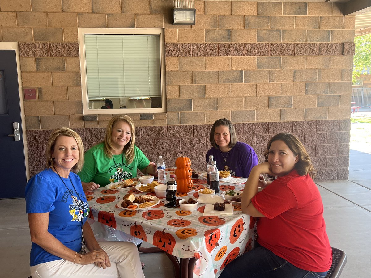 azmedlock's tweet photo. First Annual Crockpot Fest was a hit! Thankful for the staff at Stetson Hills- they are simply AMAZING! 🤩 @DVUSD @DrFinchDVUSD @Stallions_sh @AdminLeadServe https://t.co/qshihBcnpQ