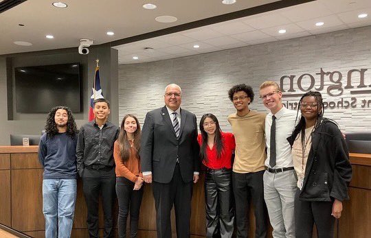 On Monday, our stuco president got to meet and have lunch with Superintendent Dr.Cavazos and the other high school student council presidents. Way to represent Bowie! 🧡💙🤍