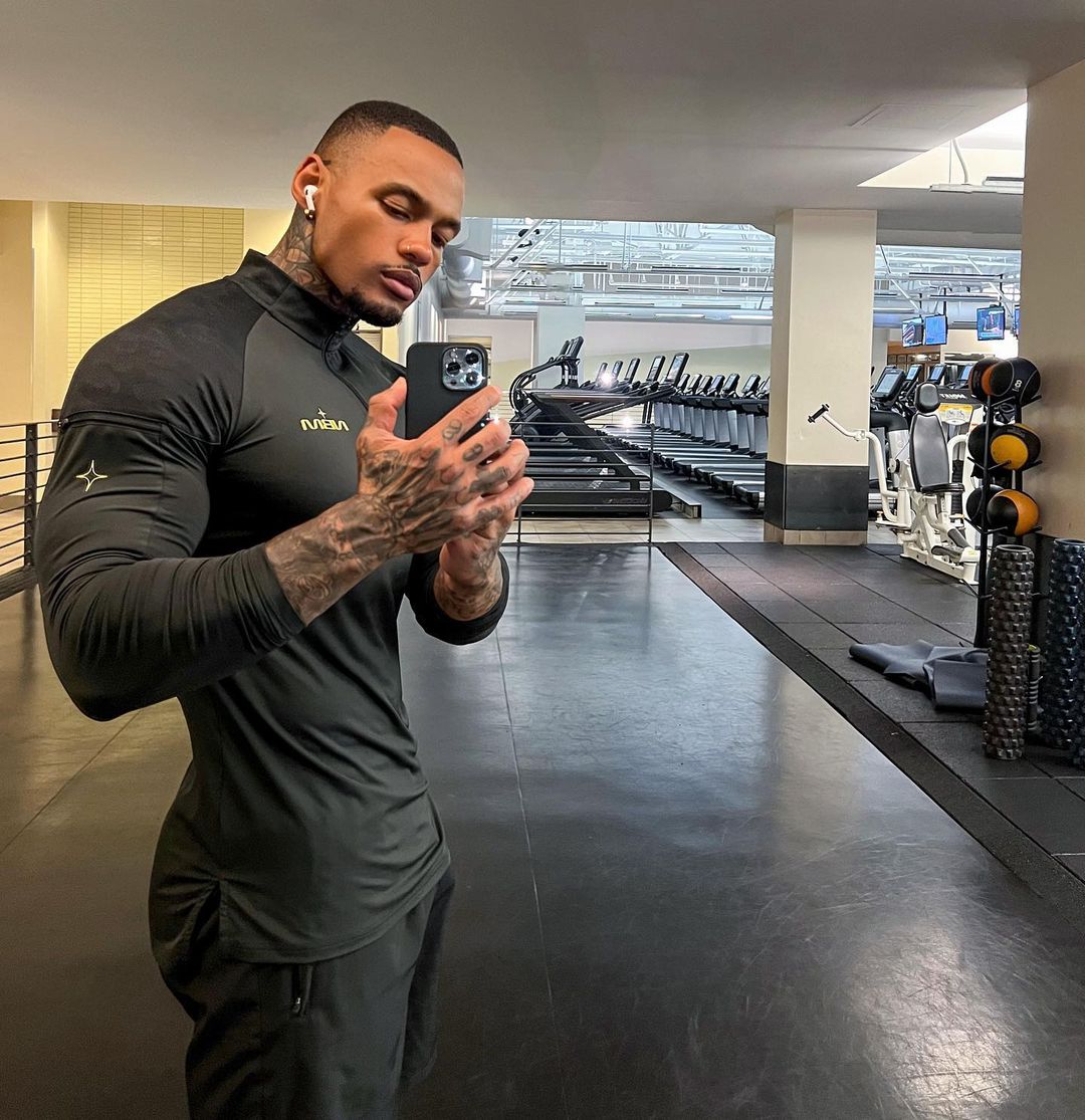 DemonModeIn321's tweet image. I told y'all about two months back that I'm working on something big. In collaboration with @MarcusAliJr, @TheRealKWIII, and @BigBadWolfOJ I present to you the first ever sneak peek of Equilibrium: A Luxury Mega Gym.