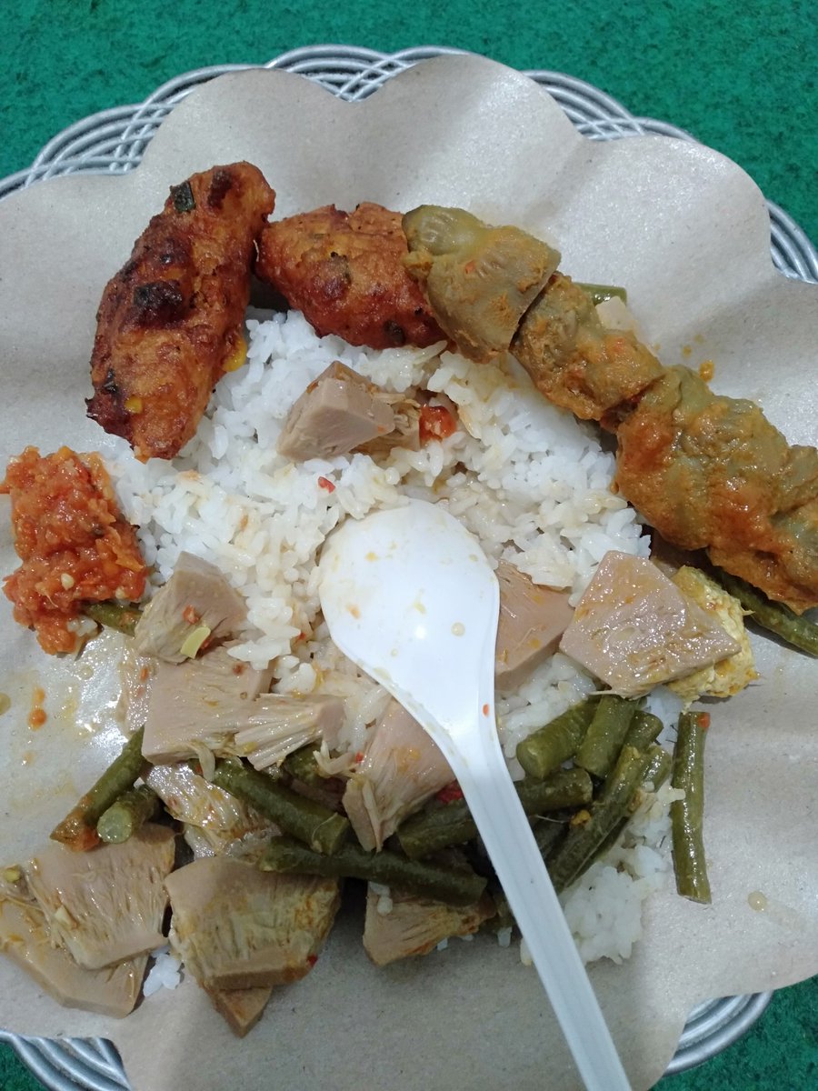 rumahalinsyiroh's tweet photo. Alhamdulillah hr ini buka mulai jam 9, Kantin Alinsyiroh, Program warung makan gratis tanpa syarat, hari ini menyiapkan kurleb 120 porsi.
Menu ndeso, mantab.
Monggo sarapan abang2q
@PanciB0zz 
@Ndons_Back 
@BangEdiii 
@tokoghoib 
@MCholidi89 
#warungmakangratis
#kantinalinsyiroh https://t.co/UausTwzW70