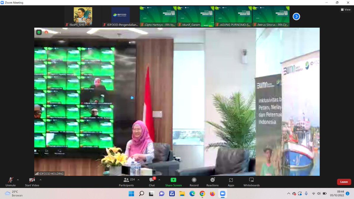 epriyosshs's tweet photo. FGD Outlook Industri Pangan Nasional 2023, menuju Pangan Kuat Indonesia Berdaulat Part2
.
@idfood_official 
@BadanPangan 
@SHS_Sumatera 
@SHS_Persero 
@KemenBUMN 
@kementan 
@FAO 
@FAOIndonesia 
@Kemendag 
.
#FAO #Food #PanganKuat #SangHyangSeri #NFA #BadanPangan #IDFood https://t.co/embBv2zP0k