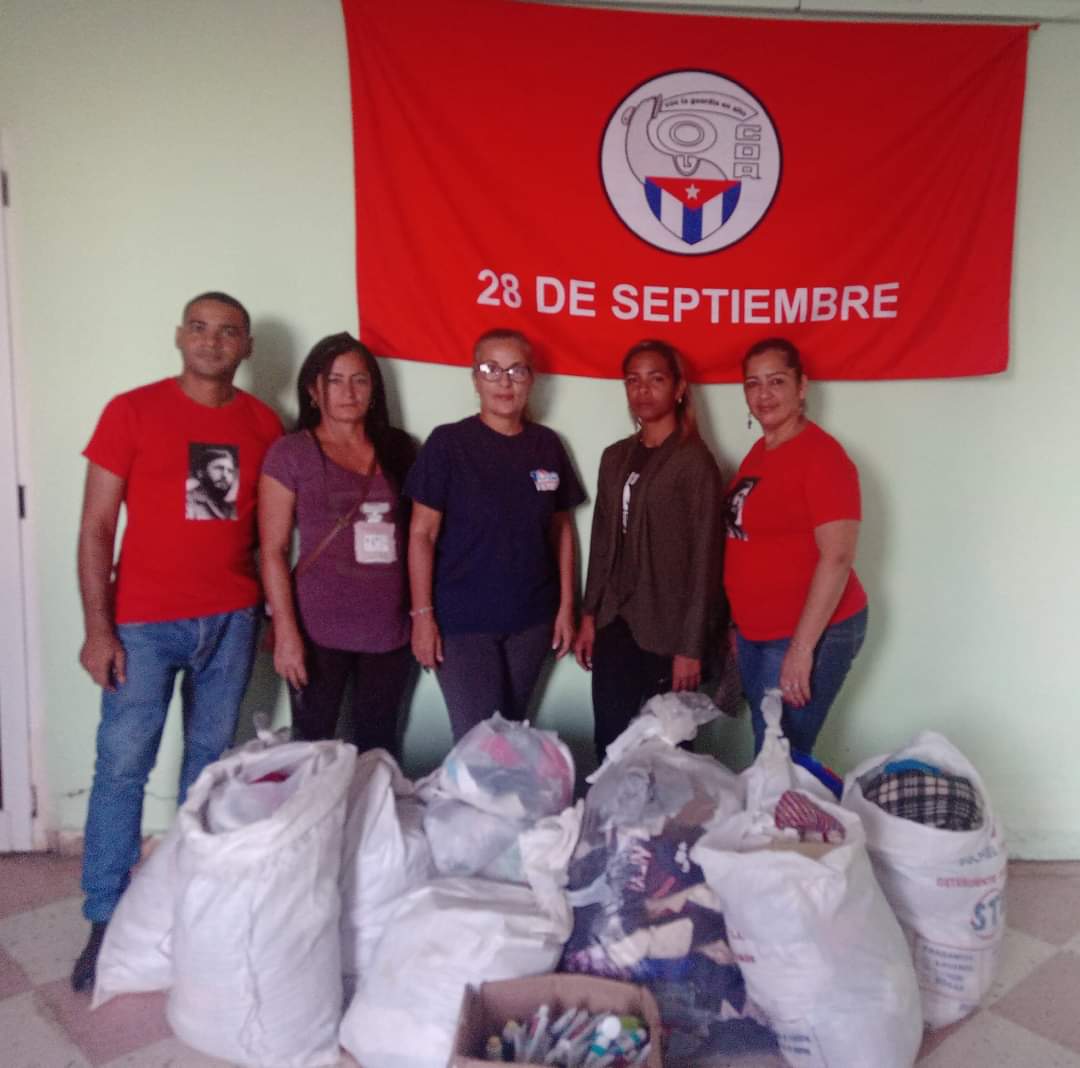 GHNordelo5's tweet photo. Cederistas de San José, Mayabeque, envían donaciones a familias afectadas por Ian, en Surgidero de Batabanó. 
#Cuba #CDRCuba #SoyCederista #SomosDelBarrio #FuerzaCuba https://t.co/7Ii6lWrsFL
