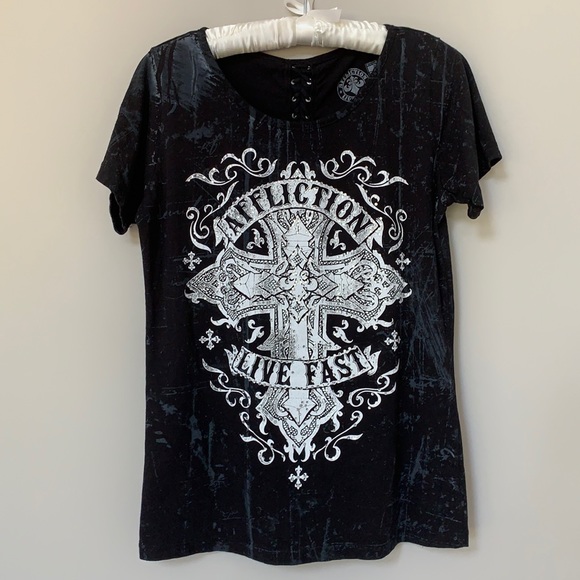 janikk_1's tweet photo. So good I had to share! Check out all the items I'm loving on @Poshmarkapp #poshmark #fashion #style #shopmycloset #adidas #affliction #joesjeans: https://t.co/0QJur2q2CC https://t.co/v6rM7ZBeUb