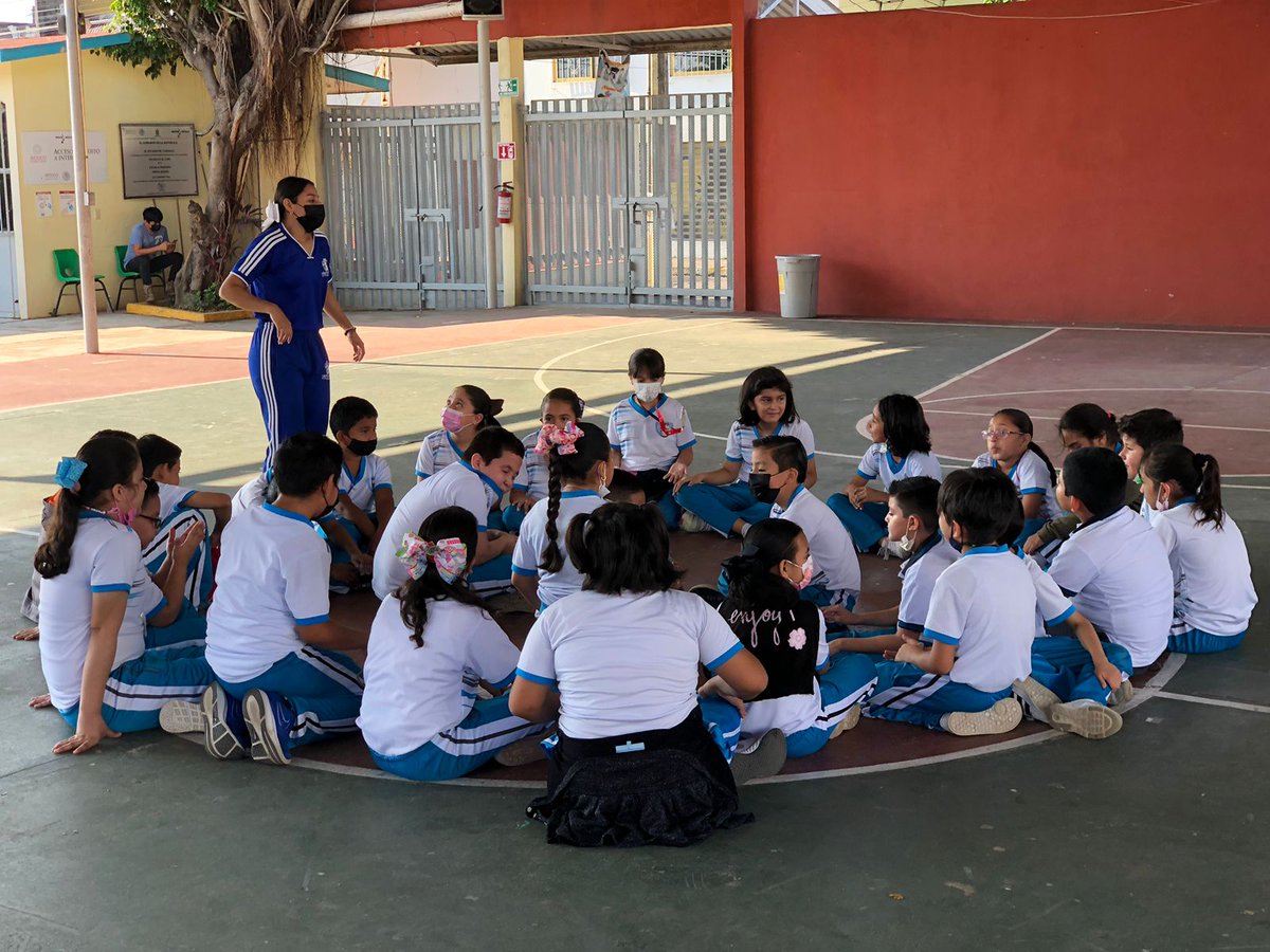 Isaac_dazher's tweet photo. Hoy por la mañana me tocó visitar a los profesores en formación de quinto semestre, que realizan sus prácticas profesionales en nivel primaria. https://t.co/YKAulQJfh6