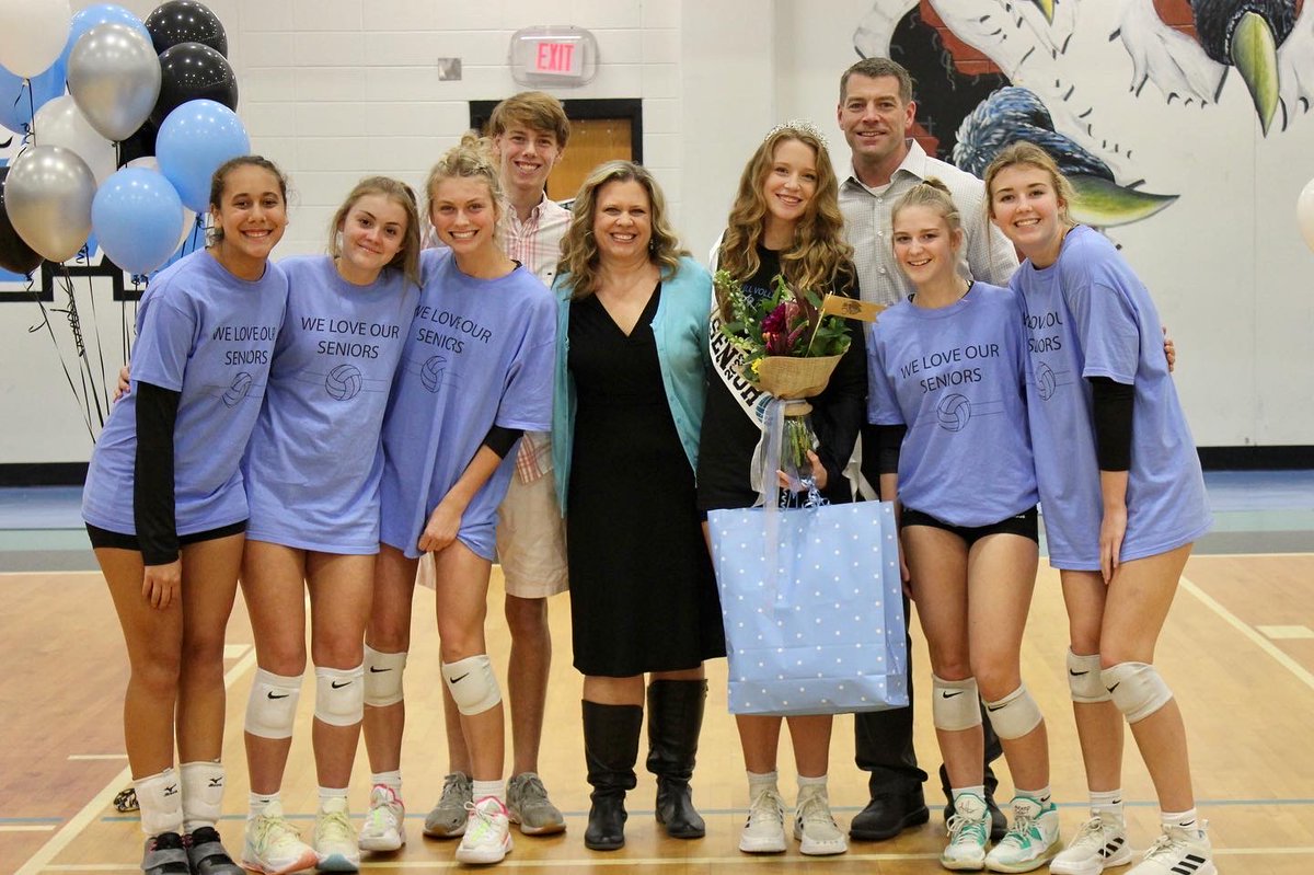 StarrsMillVB's tweet photo. Seniors, thank you for everything!! You will be missed! Tonight, we pushed Woodward to three sets but came up short, lost to Newnan in two and we got to celebrate our outstanding seniors! 💙🖤 https://t.co/AgRBmSXftU