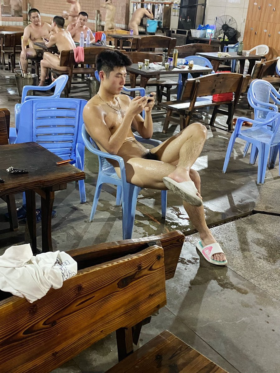 所以这是在哪里？好想去啊……（网图）
#裸男 #全裸 #天体 #帅哥 #肌肉