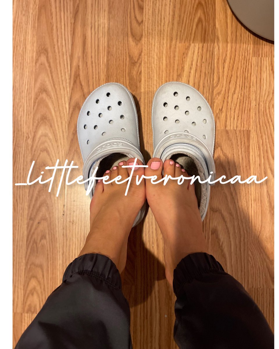 littlefeetbabyy's tweet photo. Good Night Lovelyโs โค๏ธโจ
#Feet #toesocktuesday #FootGodess #FeetLovers #PicsOfFeet #FeetQueen #BuyMyFeetPics #Barefeet #GirlsFeet https://t.co/r7o3NthhA7