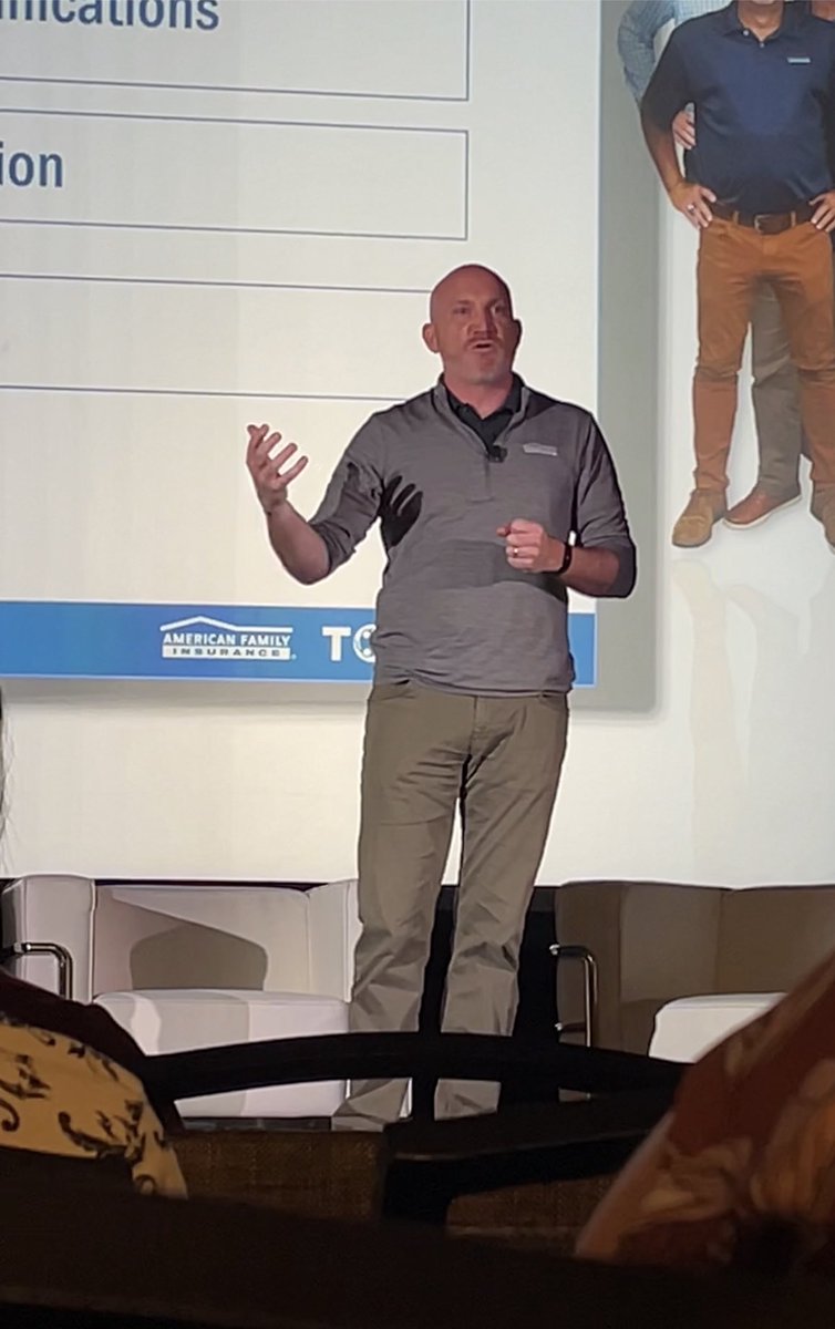 tbkuplic's tweet photo. Every once in awhile they let me stand on stage and talk with my hands to explain technology and how it’s best when it helps humans connect. Love it #iworkforamfam #nboc https://t.co/CWHBhGnQbe