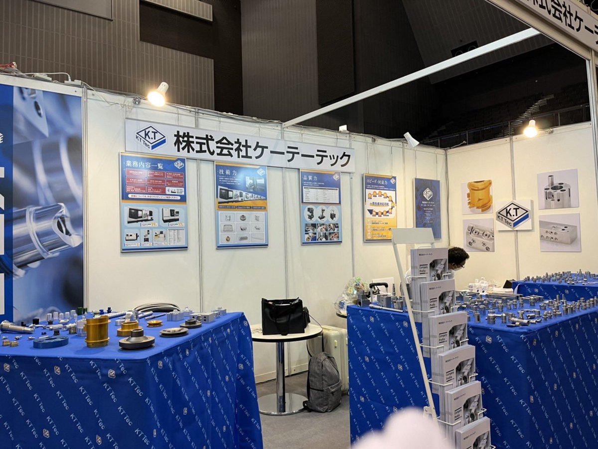 ktt7771's tweet photo. 始まりました！展示会！！！
皆さまお気軽に足をお運びくださいませっ🫶🥳
楽しみにお待ちしております♪
Twitter見ました！と是非声を掛けてください😆
#モノづくりフェア
#AーN19ブース
#ケーテーテック
#神山利修
#かみやまとしのぶ https://t.co/NwSLzdliTU