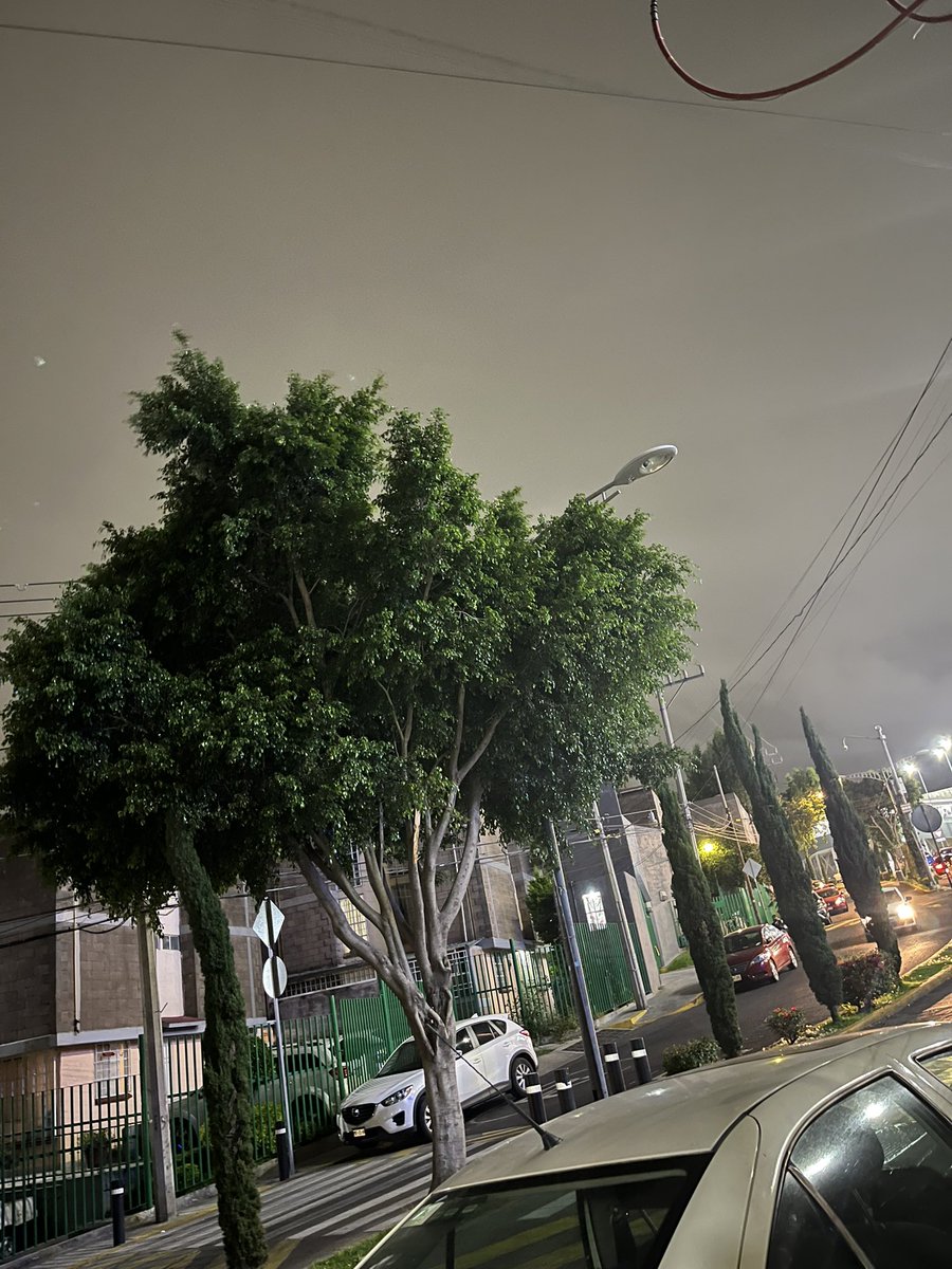 Avgartu1902's tweet photo. Alcaldesa @lialimon le hacemos la petición porfavor de revisar las luminarias de todo prol 5 de mayo desde PEMEX hasta el hospital Enrique Cabrera . No todas las luminarias encienden , esta muy oscuro , ya habíamos reportado y no han atendido SUAC-2807221517740. @AlcaldiaAO 🙏 https://t.co/vSqK4XhVpV