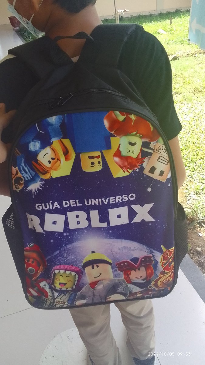 herocraft1002's tweet image. An actual kid wore this to school every single day. #ROBLOX #robloxbag #robloxaddict