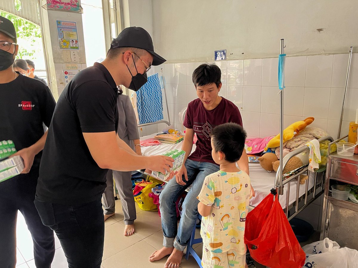 🌟C-SPACESHIP’S CHARITY💥

🙌A day participating in charity activities with C-Spaceship 🙌

Today, we had a very meaningful day when visited and gave small gifts to the children being treated at Children's Hospital 2. 

#charity #cspaceship #AVAX #blackmambalabs⚡️
