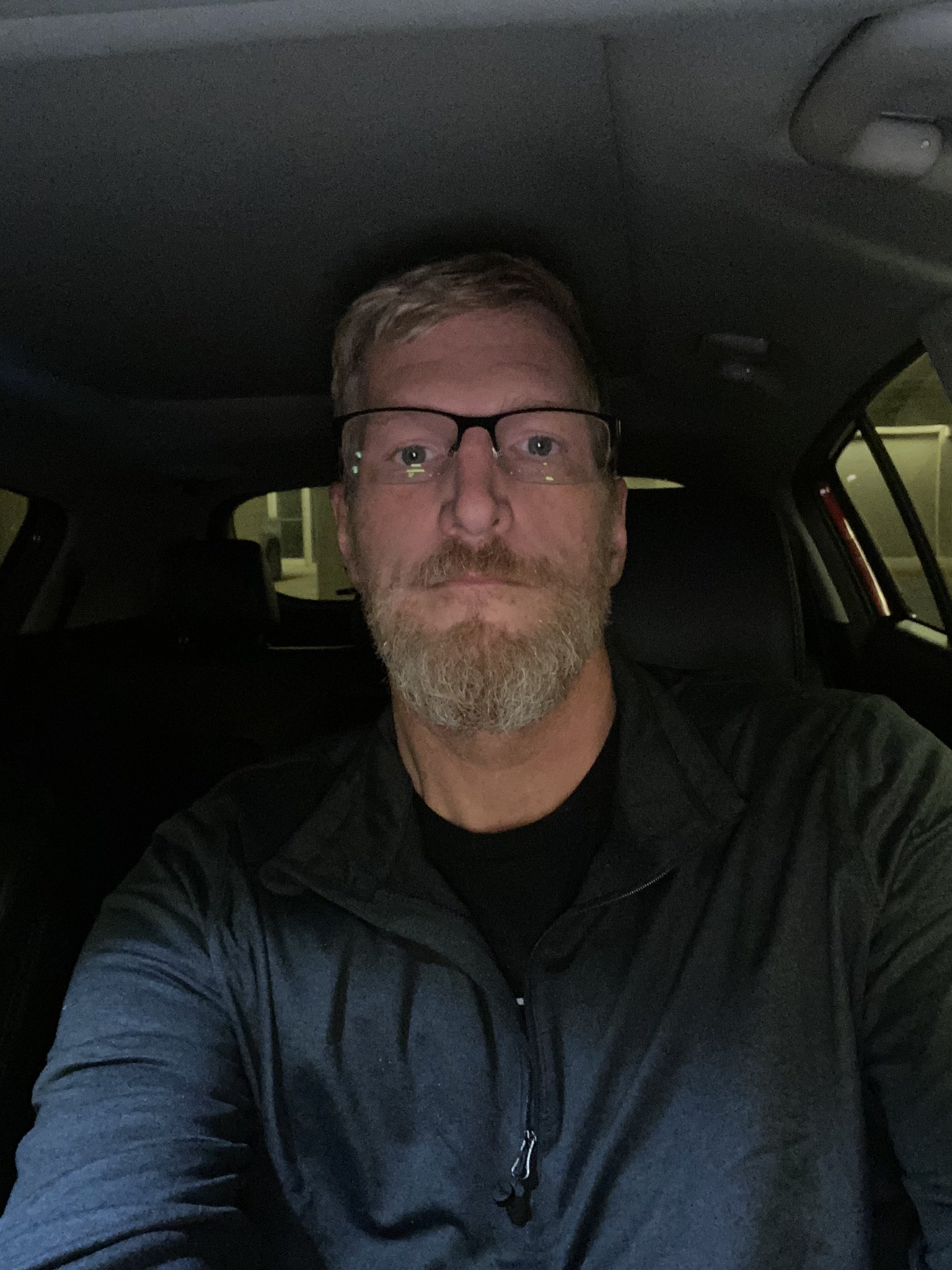Who else loves working through the night?😂🤣 Help a poor old man out send pictures or memes anything that you think is great. Trying to make it through this night. https://t.co/4fXmDhMsJ7