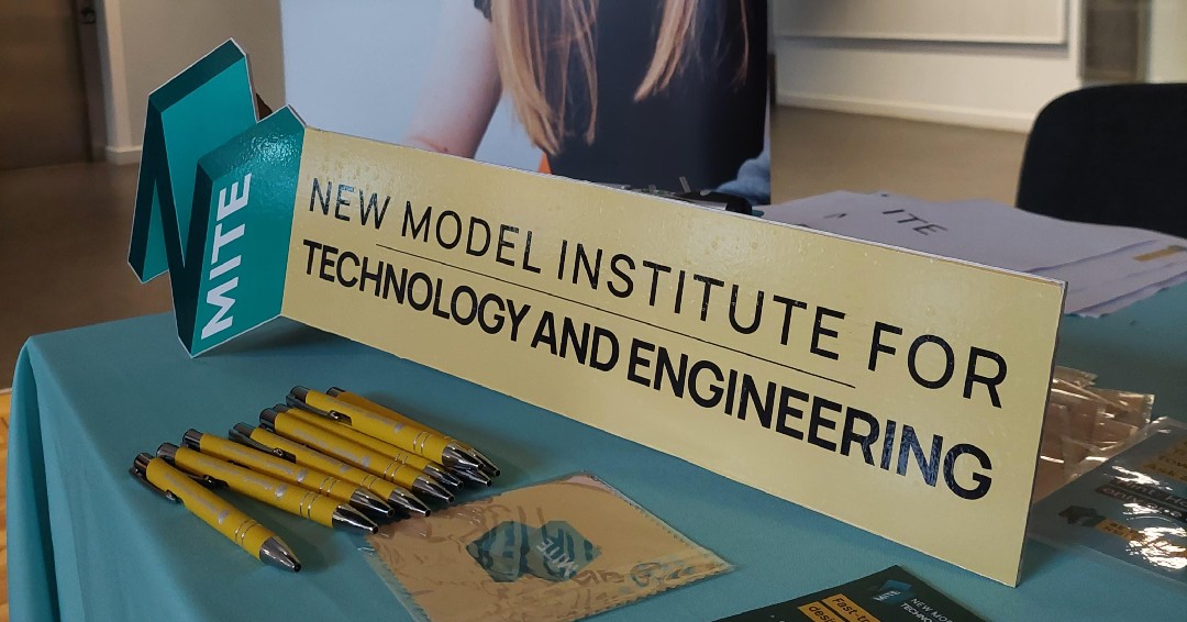 nmite_ac's tweet photo. Here we are!
The team is set up, ready to go at @EqualEngineers Careers Fair Bristol and looking forward to meeting lots of future engineers between 10 am - 3.30 pm.
π We're stand 9 between Rowden and Network Rail
#engineering #bepartofit #equalengineers #careerfair #diversity https://t.co/mu68iA2dkN