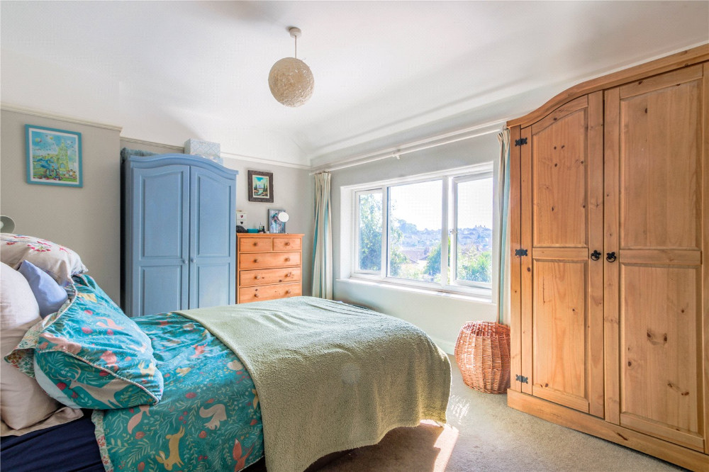 🏡 FOR SALE - A lovely three bedroom terraced home in #Brislington

✔️ Large dual-aspect living room
✔️ Kitchen/breakfast room
✔️ Three bedrooms
✔️ Bathroom
✔️ South facing garden
✔️ Off-street parking
✔️ £350,000

See more and book a viewing ➡️ cjhole.co.uk/property/for-s…