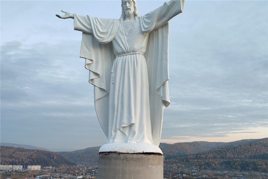 На красивом берегу у храма в Академгородке появилась статуя Христа

У храма Новомучеников и Исповедников Российских в Академгородке появилась статуя Христа. Фото накануне опубликовали в соцсетях храма.