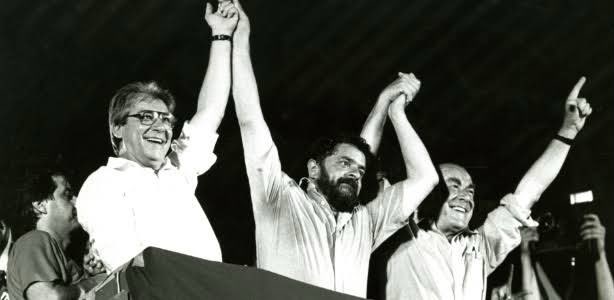 franthiescob's tweet photo. A foto de quando o @PSDBoficial era um partido respeitável e digno, que entendia o que era luta coletiva. Hoje, um partido nanico, cujo governador paulista dá “apoio incondicional” a um fascista genocida no segundo turno. #RipPSDB https://t.co/zSFvX0JU2Y