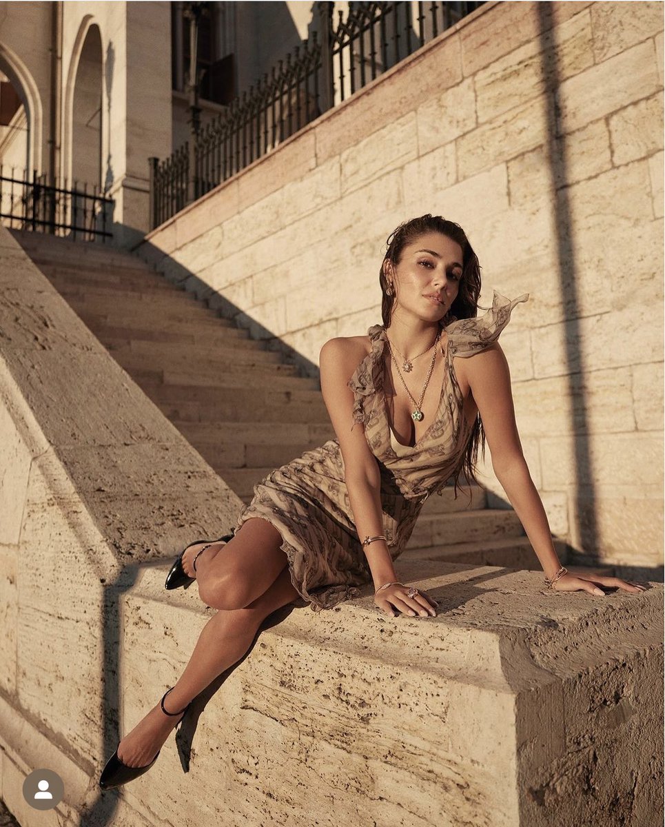 Lara_Kapimier's tweet photo. She is so gorgeous! 😍
#HandeErçelxMarieClaire
#Atasay #AtasayXHandeErcel @HandeErcel @atasayjewelry https://t.co/iobrVkeyHq