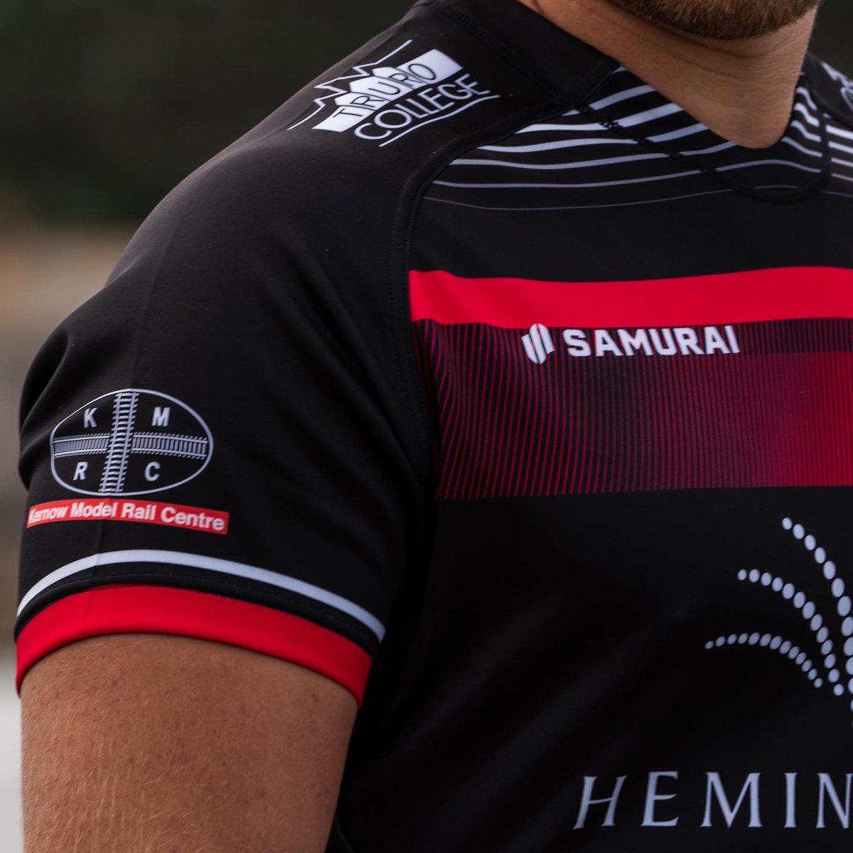 CornishPirates1's tweet photo. 𝐒𝐏𝐎𝐍𝐒𝐎𝐑𝐒 🤝

We’re delighted to have our friends from @kernowmodelrail back as Match Day Sponsor again this weekend!

We appreciate the fantastic support, including player sponsorship of Tom Kessell and @Shae_Tuck as well as featuring on our match shirt. 

#COYP https://t.co/ZVilmy4osa