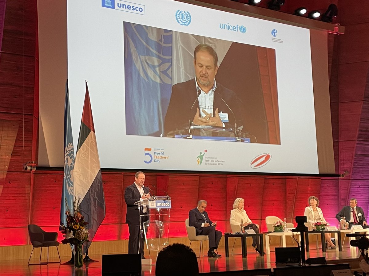 🗣️”How a society treats its teachers reflects how much a society values its young”

<a href="/daveswords/">David Edwards</a> <a href="/eduint/">Education International</a> #WorldTeachersDay @unesco

👏👏👏