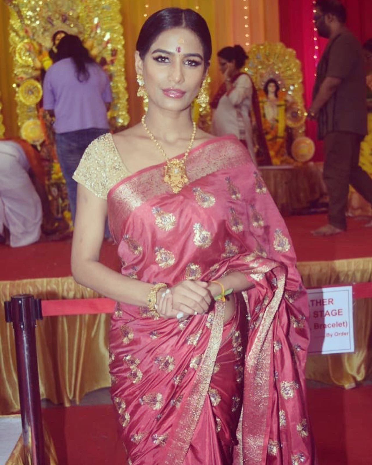Poonam Pandey On Twitter Happy Dussehra To Everyone Https t co pin-on-gals-chinese-beauty-celebrity-magazines-asian-beauty
