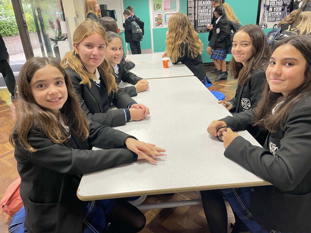 StMichaelsCHS's tweet photo. The lower dining hall was a bustling hub of activity this morning. Students were enjoying the breakfast treats from Cucina, catching up on reading and enjoying time with their friends ☺️ https://t.co/RjoaUhtYFM