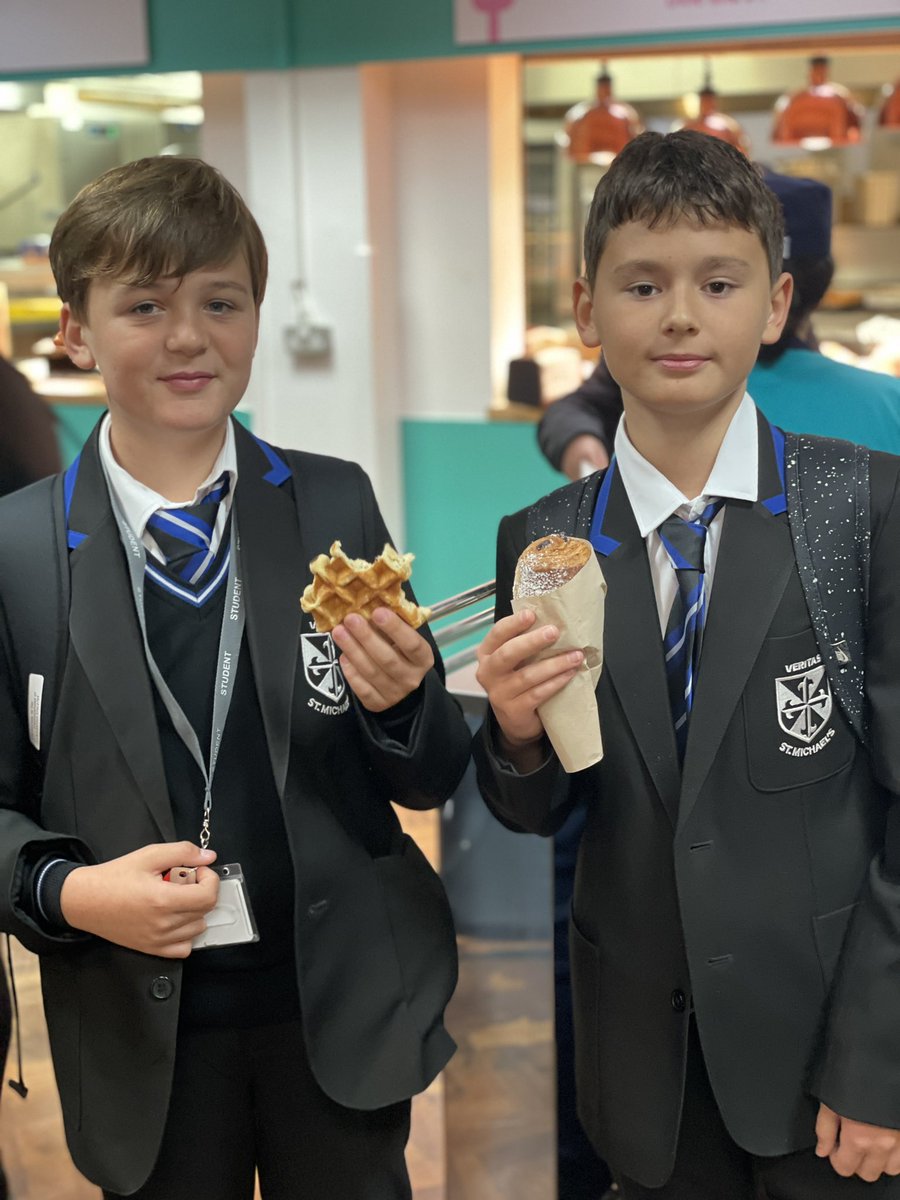 StMichaelsCHS's tweet photo. The lower dining hall was a bustling hub of activity this morning. Students were enjoying the breakfast treats from Cucina, catching up on reading and enjoying time with their friends ☺️ https://t.co/RjoaUhtYFM