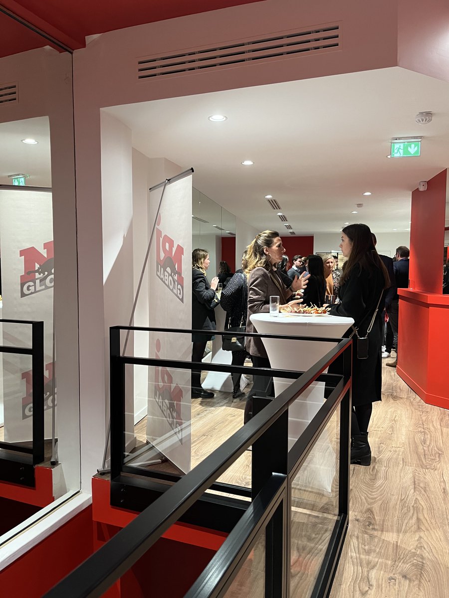 NrjGlobal's tweet photo. 🤩 Partage d'un moment convivial et culturel avec l'avant-première de Ticket to Paradise de Ol Parker avec George Clooney et Julia Roberts, au #CinémaMacMahon 📽🧀🎊

#NRJGlobal #CinemaMacMahon #AvantPremiere #TicketToParadise #GoodVibesOnly #Afterwork 🌈 https://t.co/j04trhQjkj